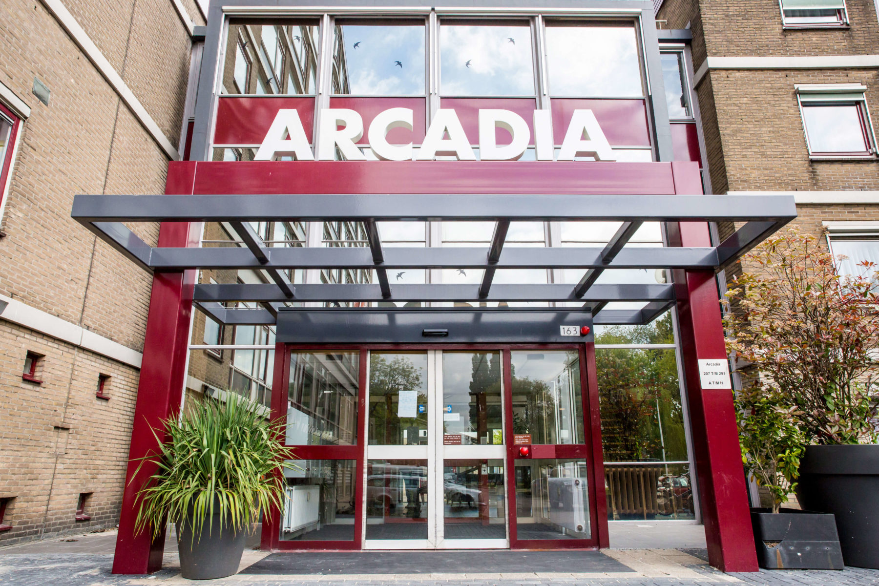 Transformatie van het verzorgingtehuis Arcadia te Rotterdam naar 119 zelfstandige woningen in opdracht van Habion.