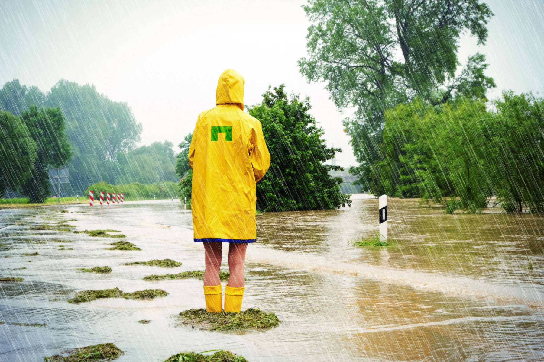 Frau-im-Hochwasser_met-logo