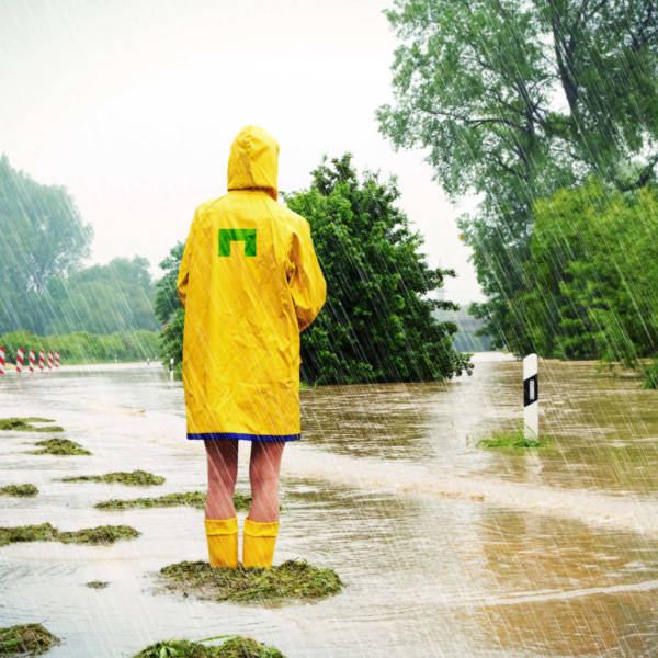Frau-im-Hochwasser_met-logo Frau-im-Hochwasser_met-logo
