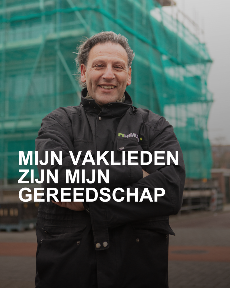 Ruim 12,5 jaar geleden kwam Cor bij Hemubo binnen, op 52 jarige leeftijd. Hij had er al een hele carrière opzitten, maar koos voor Hemubo omdat zij met bewonerscoördinatoren werken; dat was voor Cor, een groot voordeel als uitvoerder.