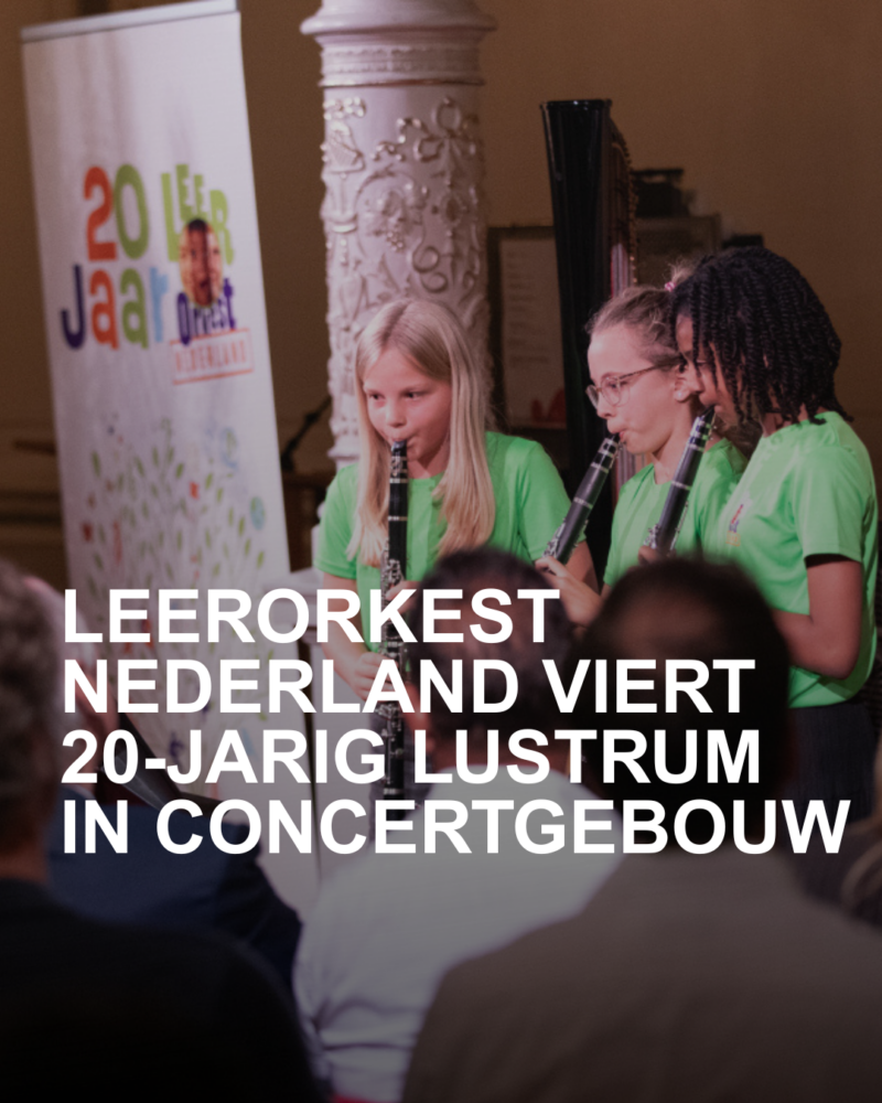 Uw verslaggever heeft het geluk af te mogen reizen naar het beroemde Concertgebouw in Amsterdam voor een heel belangrijke middag: een knallend feest vanwege het 20-jarig bestaan van Leerorkest Nederland. De directeur-bestuurder van het Leerorkest is Marco de Souza, die zichtbaar genoot van deze speciale middag.